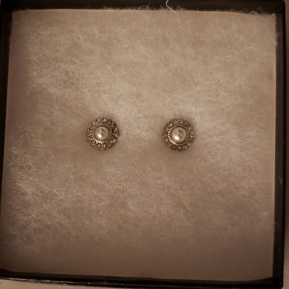 3/$10 Silvertone Faux Pearl Crystal Halo Studs Pierced Earrings Bridal 1mm - Picture 2 of 4